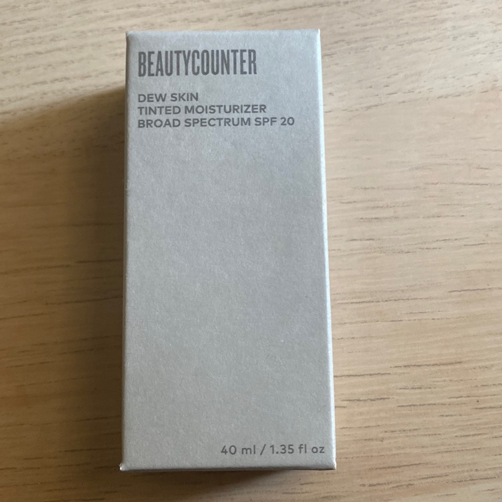 NIB Beautycounter Dew Skin in Shade 4